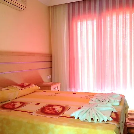 Summer Rose סייד